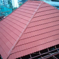 Cadena de producción de techo de piedra colorida